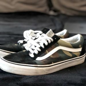 Men’s camo/black vans